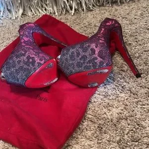 靴 Christian Louboutin/37 2/1 s_wp_66dcce21c479b8f5407f791c.webp